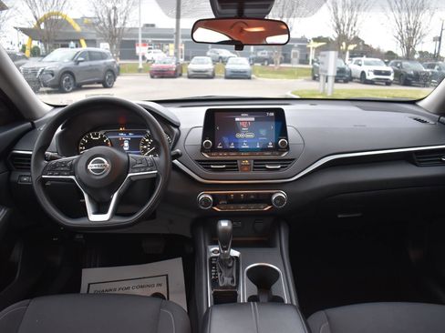 Used 2022 Nissan Altima 2.5 SV FWD image 27