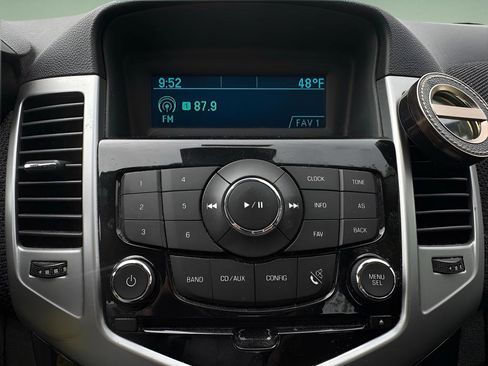 Used 2013 Chevrolet Cruze LT FWD image 24