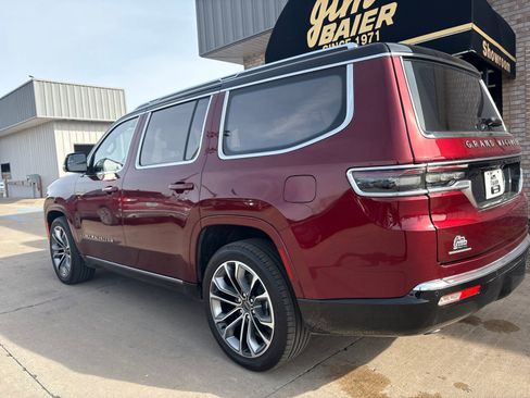 Used 2022 Jeep Grand Wagoneer Series III w/ Rear Seat Video Group 1 image 16