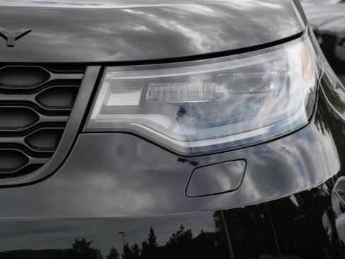 Used 2023 Land Rover Discovery S R-Dynamic AWD/4WD image 9