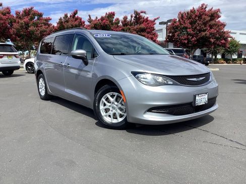 Used 2021 Chrysler Voyager Lxi image 2