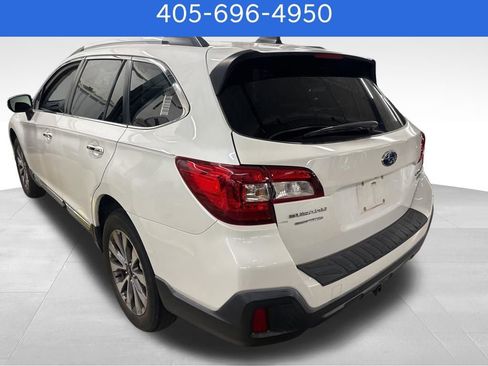 Used 2018 Subaru Outback 3.6R Touring w/ Popular Package #3 AWD/4WD image 4