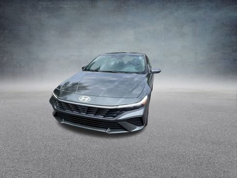 Used 2025 Hyundai Elantra SE image 7