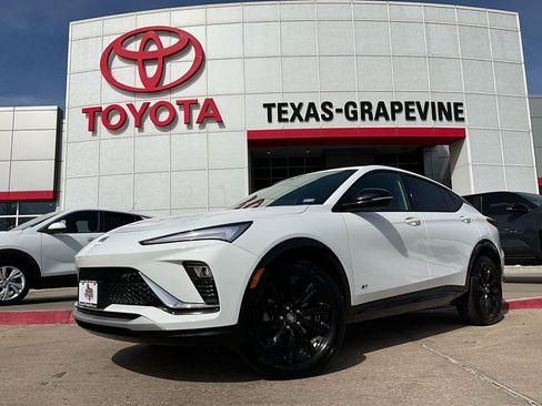 Used 2025 Buick Envista Sport Touring image 2