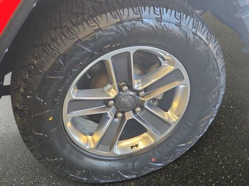 Used 2019 Jeep Wrangler Unlimited Sahara AWD/4WD image 32