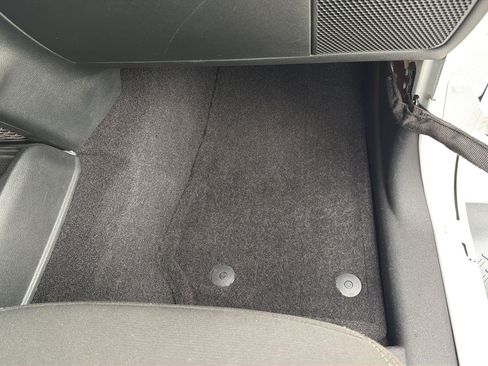 Used 2017 Jeep Wrangler Unlimited Sahara w/ Connectivity Group AWD/4WD image 32