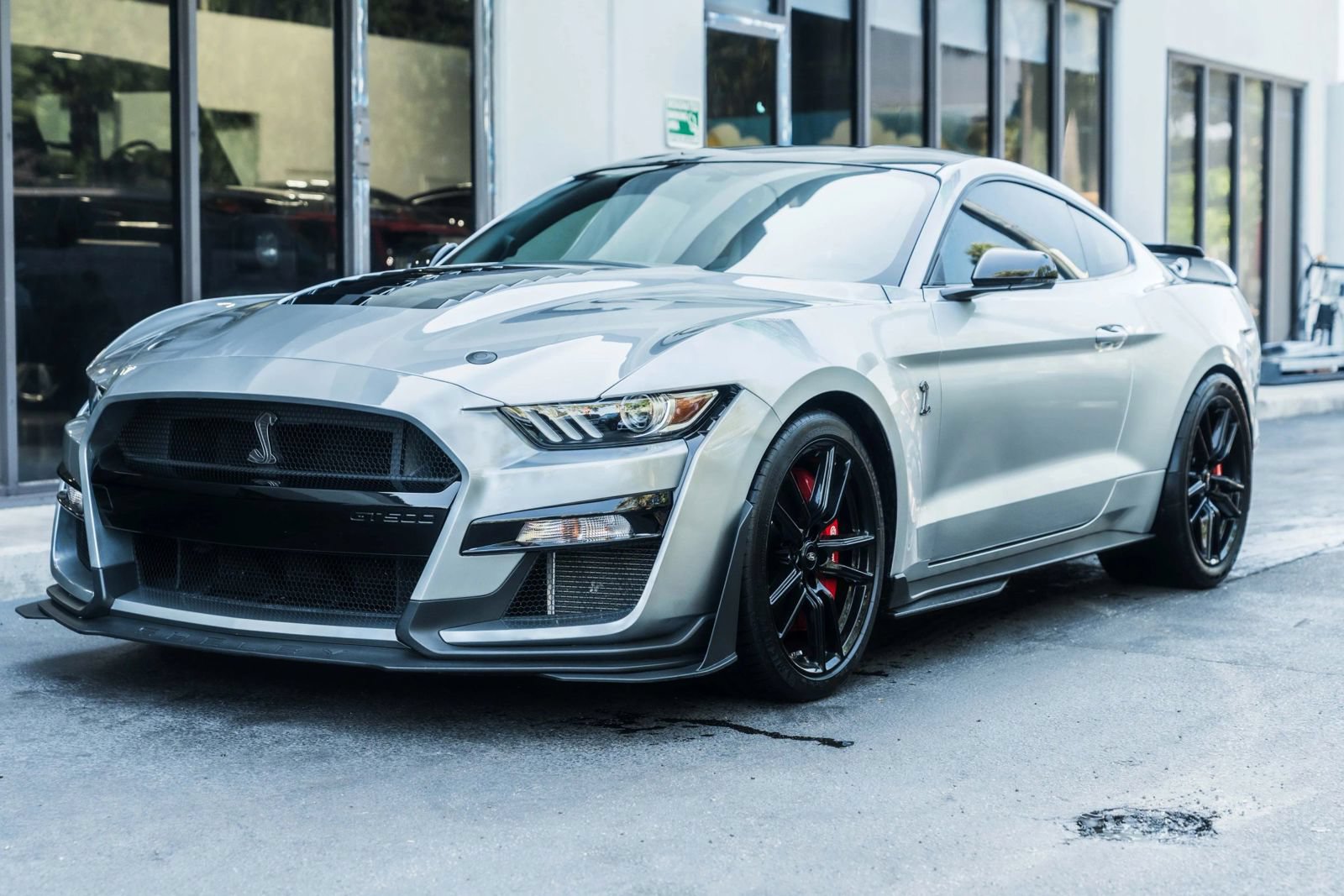Used 2020 Ford Mustang Shelby GT500 w/ Technology Package RWD image 2