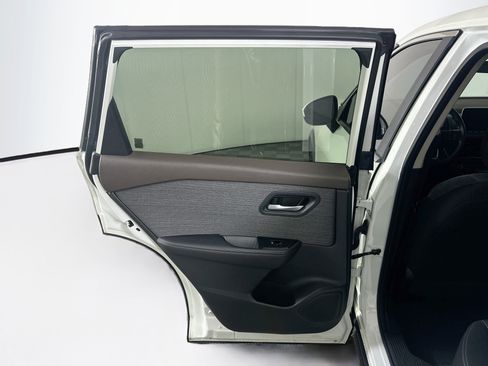 Used 2023 Nissan Rogue SV FWD image 25