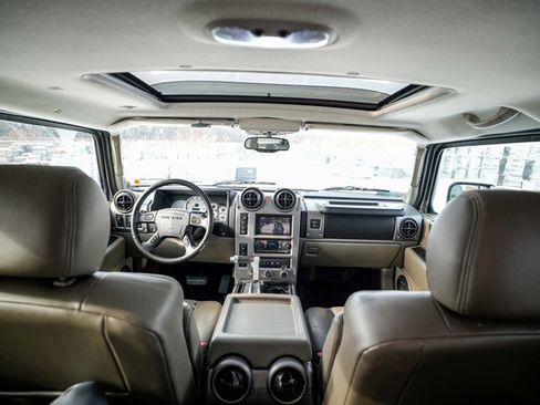 Used 2003 HUMMER H2 w/ Preferred Equipment Group AWD/4WD image 32
