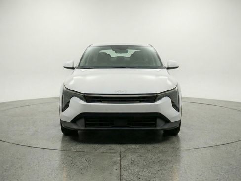 Used 2025 Kia K4 LXS image 2