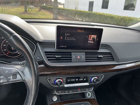 Used 2018 Audi Q5 2.0T Premium Plus w/ Premium Plus Package image 31