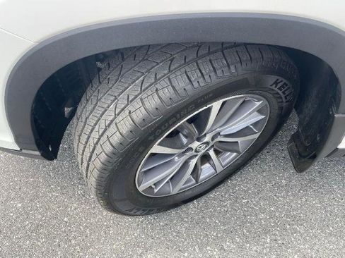 Used 2019 Toyota Highlander XLE AWD/4WD image 4