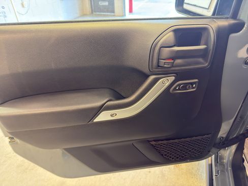 Used 2015 Jeep Wrangler Rubicon w/ Dual Top Group image 13