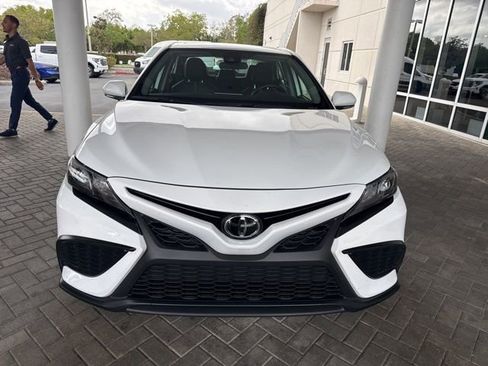 Used 2023 Toyota Camry SE image 2