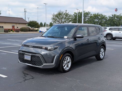 Used 2025 Kia Soul LX w/ LX Technology Package FWD image 7