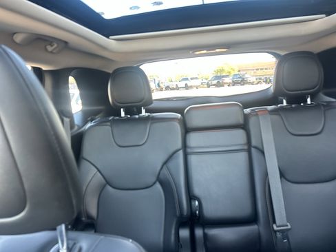 Used 2018 Jeep Cherokee Limited w/ Luxury Group FWD image 27