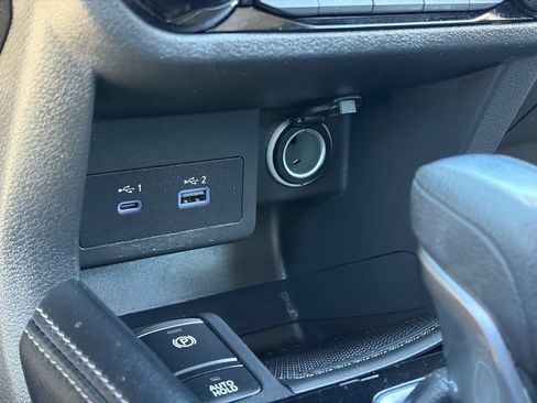Used 2022 Nissan Kicks SR FWD image 29