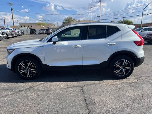 Used 2023 Volvo XC40 B5 Plus AWD/4WD image 9