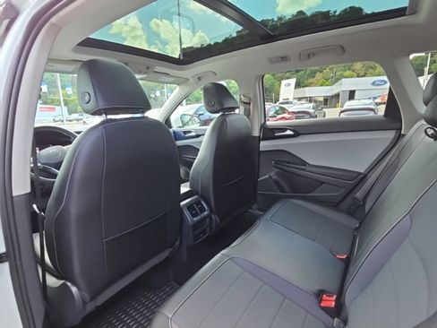 Used 2022 Volkswagen Taos SE AWD/4WD image 19