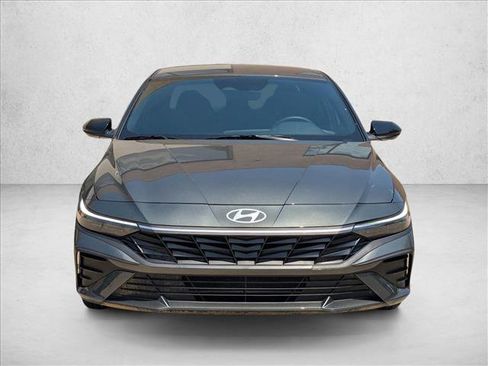 Used 2025 Hyundai Elantra Sport FWD image 2