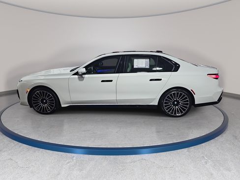 Certified 2025 BMW 760i xDrive w/ Executive Package AWD/4WD image 9