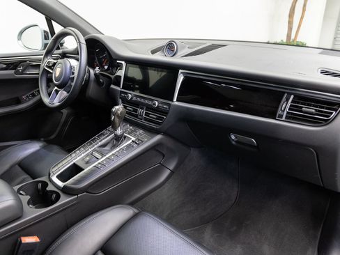 Used 2020 Porsche Macan AWD/4WD image 13