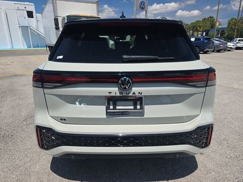 New 2026 Volkswagen Tiguan SE R-Line FWD image 6