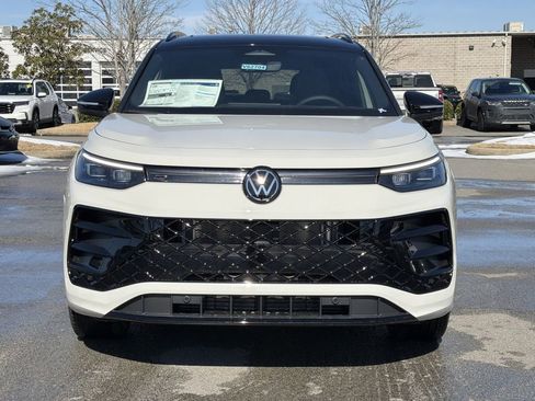 New 2026 Volkswagen Tiguan SE R-Line image 8