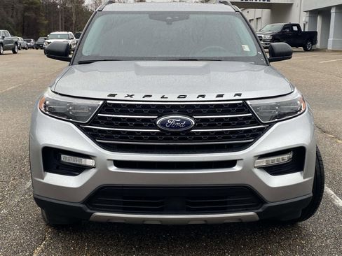 Used 2021 Ford Explorer XLT w/ Equipment Group 202A image 2