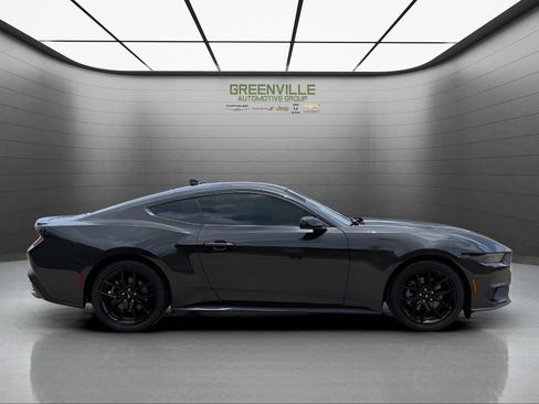 Used 2024 Ford Mustang Coupe RWD image 9