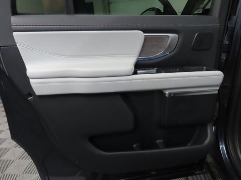 Used 2025 Ford Expedition Max Platinum w/ Platinum Ultimate Package AWD/4WD image 76