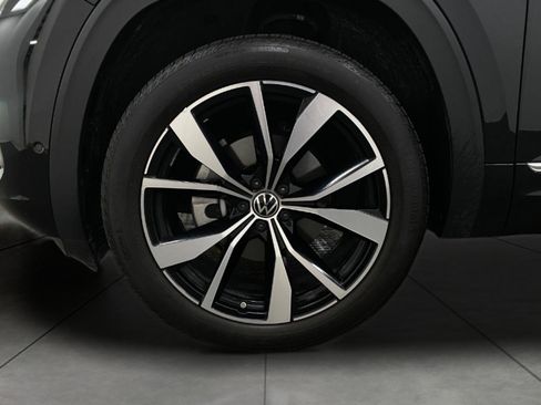 Certified 2025 Volkswagen Atlas SEL Premium R-Line AWD/4WD image 13
