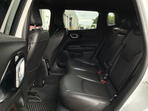 Used 2025 Jeep Compass Trailhawk image 11