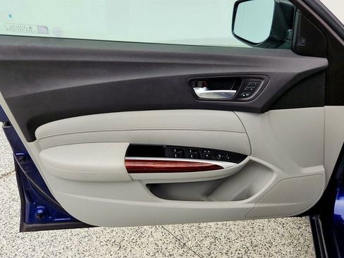 Used 2016 Acura TLX w/ Technology Package FWD image 11