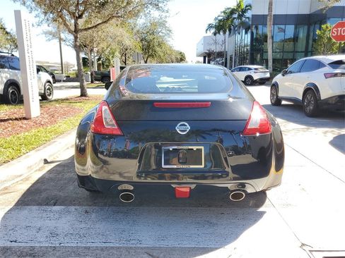 Certified 2017 Nissan 370Z Coupe image 5