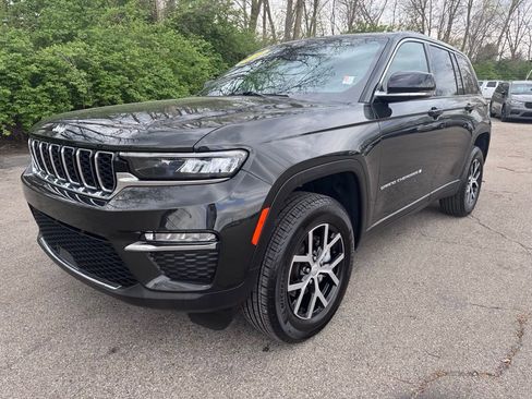 Used 2024 Jeep Grand Cherokee Limited AWD/4WD image 2