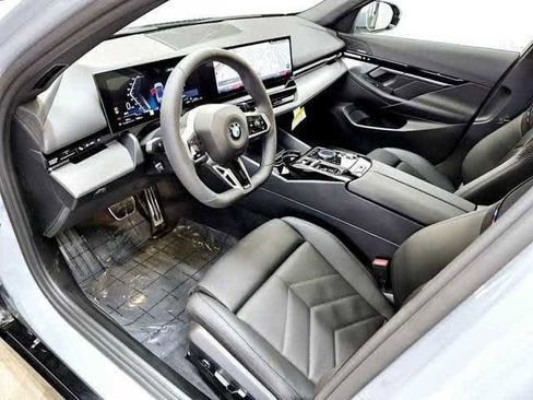 Used 2025 BMW 530i xDrive 530i xDrive w/ M Sport Package image 2