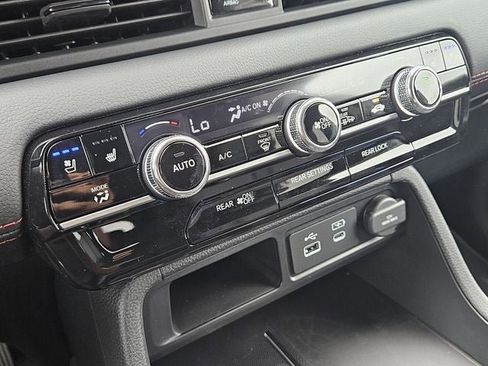 Used 2025 Honda Pilot Black Edition image 13