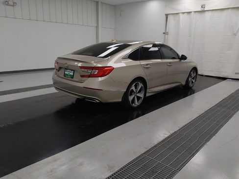 Used 2018 Honda Accord Touring image 9