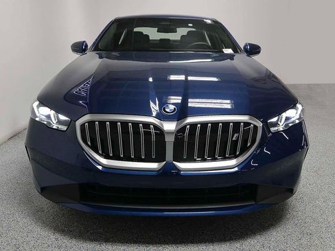 Used 2026 BMW i5 eDrive40 w/ Premium Package image 2