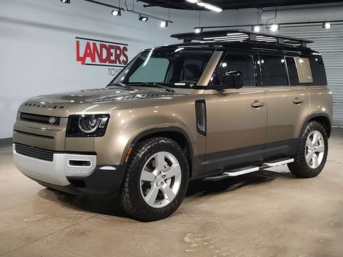Used 2020 Land Rover Defender 110 HSE AWD/4WD image 3