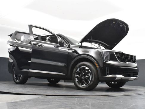 Used 2025 Kia Sorento S image 21