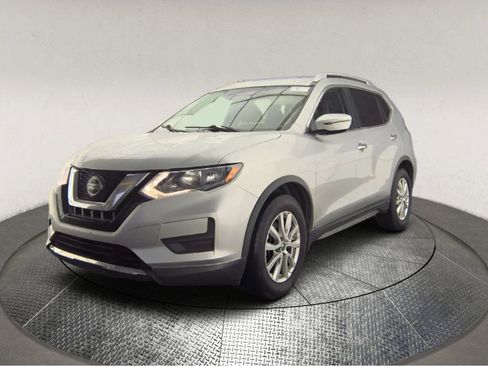 Used 2019 Nissan Rogue SV image 3
