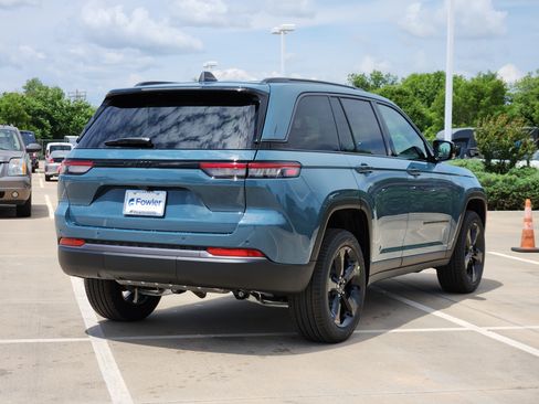 New 2026 Jeep Grand Cherokee Limited RWD image 4
