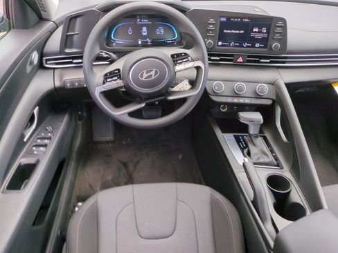 New 2025 Hyundai Elantra SE FWD image 15