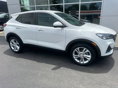 Used 2022 Buick Encore GX Preferred w/ Cold Weather Comfort Package FWD image 1