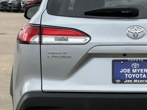 Used 2025 Toyota Corolla Cross LE image 10