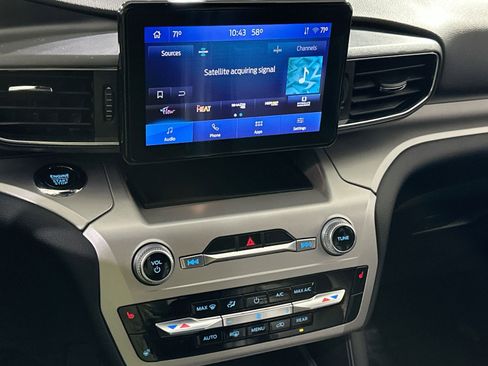 Used 2022 Ford Explorer XLT w/ Equipment Group 202A image 31