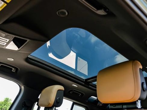 New 2026 Land Rover Defender 110 X-Dynamic SE AWD/4WD image 4