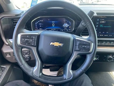 Used 2023 Chevrolet Silverado 1500 LT w/ Z71 Off-Road Package AWD/4WD image 6